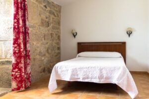 apartamento-rural-galicia-cama