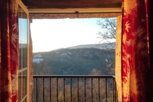 apartamento-rural-galicia-ventana-amanecer